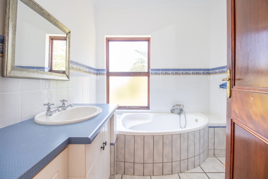 To Let 3 Bedroom Property for Rent in Capri Western Cape